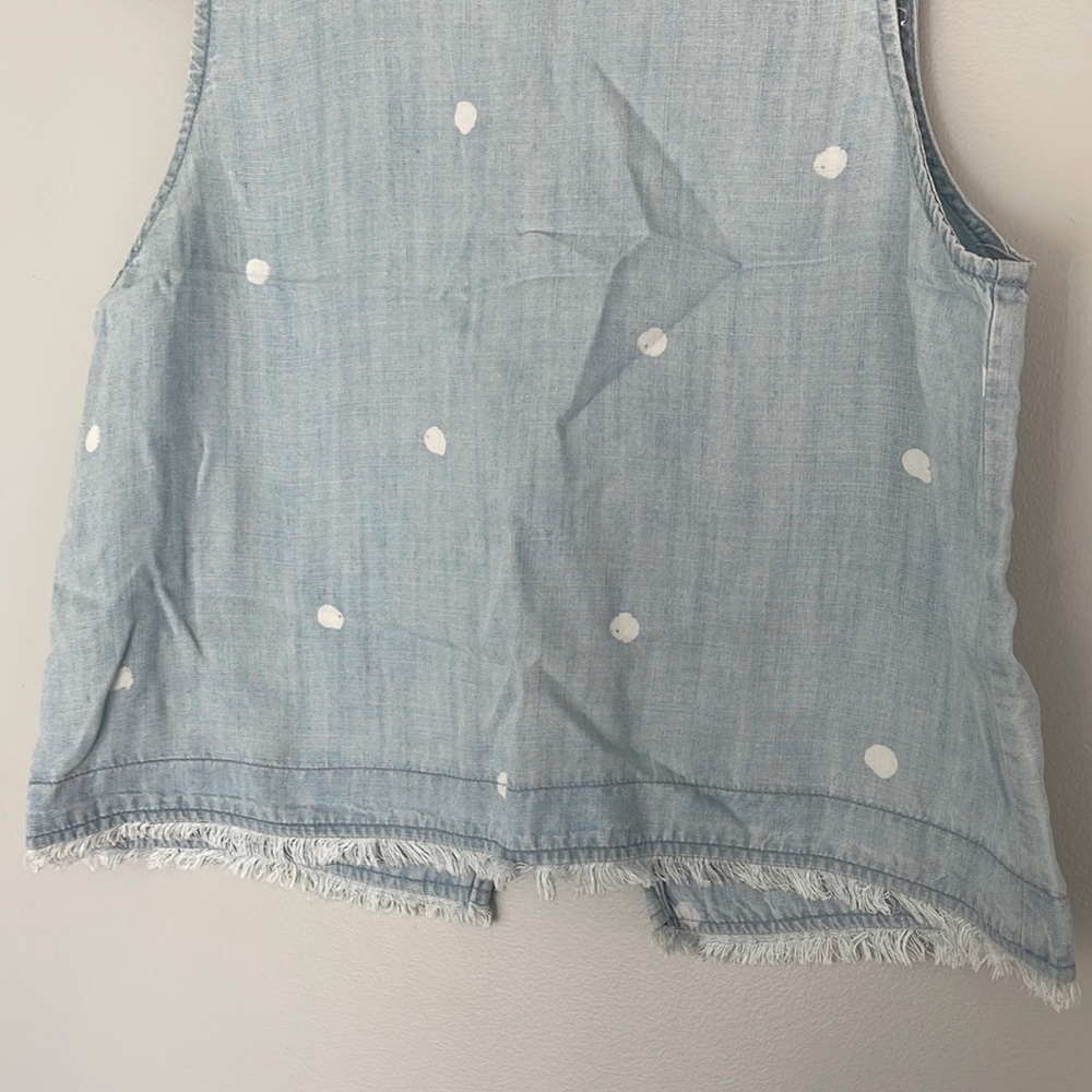 𝅺NWOT Cloth & Stone Boho Denim Crop Top Sleeveless Fringe Top Size Small - Picture 3 of 11